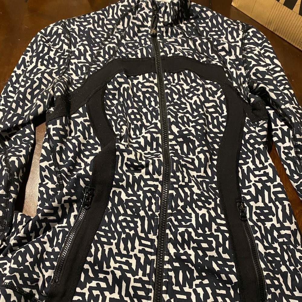 LULULEMON DEFINE JACKET